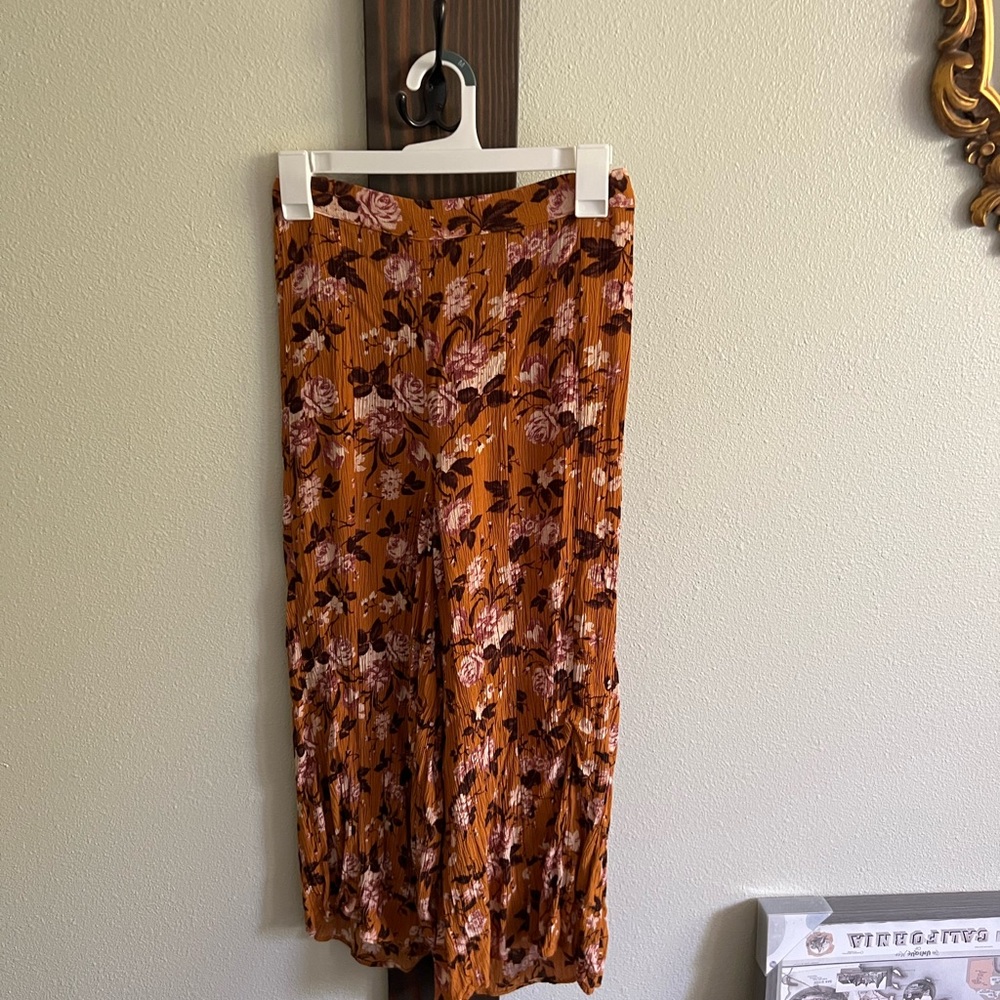 American Eagle Flowy Crop Pants
